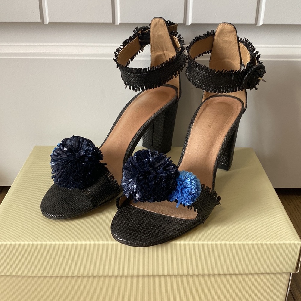 Rafia All Black heels size 8